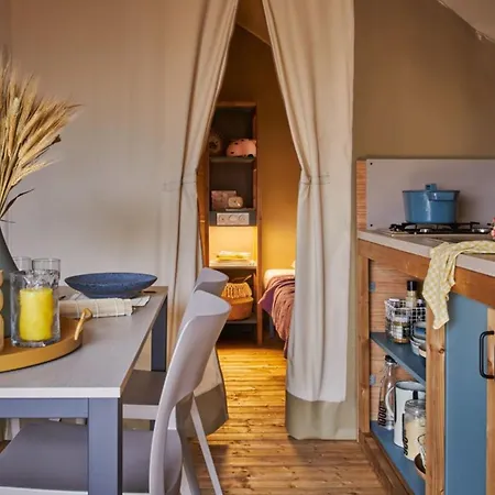 Sur Pilotis Avec Terrasse A Royan - Api-1-52-1474 *