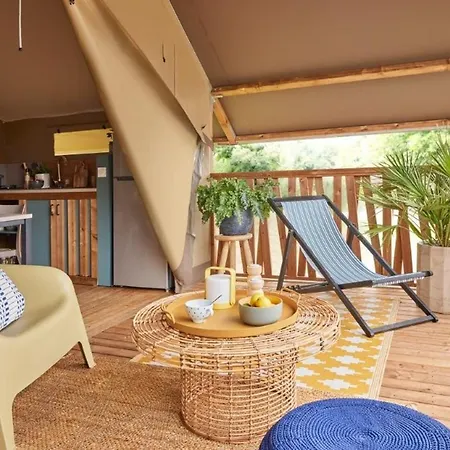 Sur Pilotis Avec Terrasse A Royan - Api-1-52-1474 * Royan