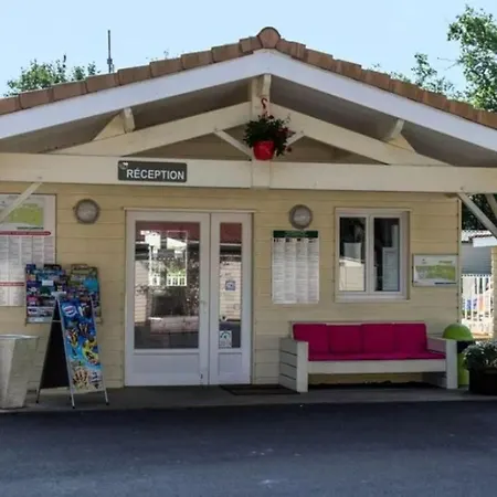 Sur Pilotis Avec Terrasse A Royan - Api-1-52-1474 Campsite