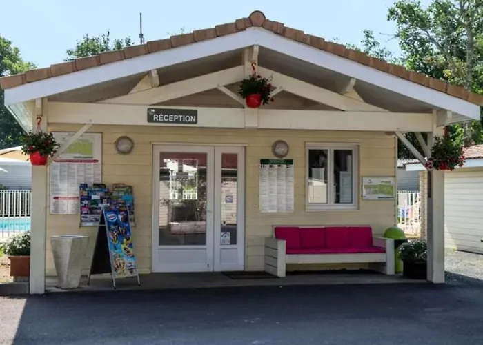 Sur Pilotis Avec Terrasse A - Api-1-52-1474 Campsite